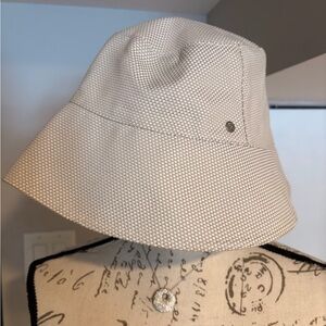 Lululemon Athletica Textured Gray Bucket Hat